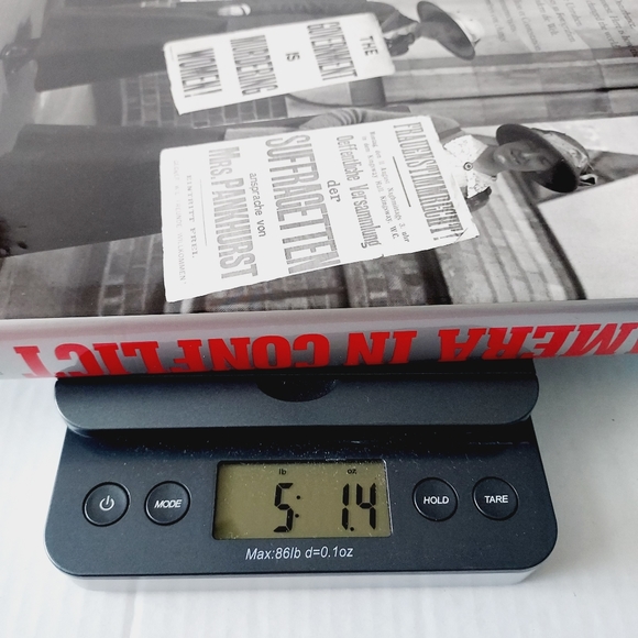 •Camera in Conflict - The Hulton Getty Picture Collection by Nick Yapp - Picture 10 of 12